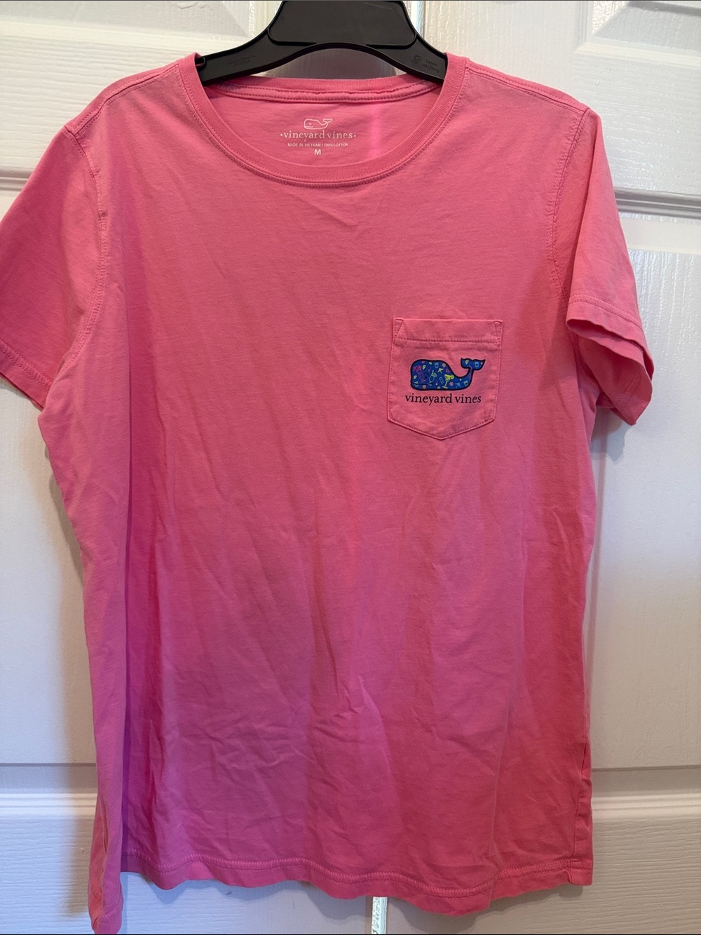 Vineyard Vines Women Bright Pink Pocket Tee with Cocktails Whale Patch